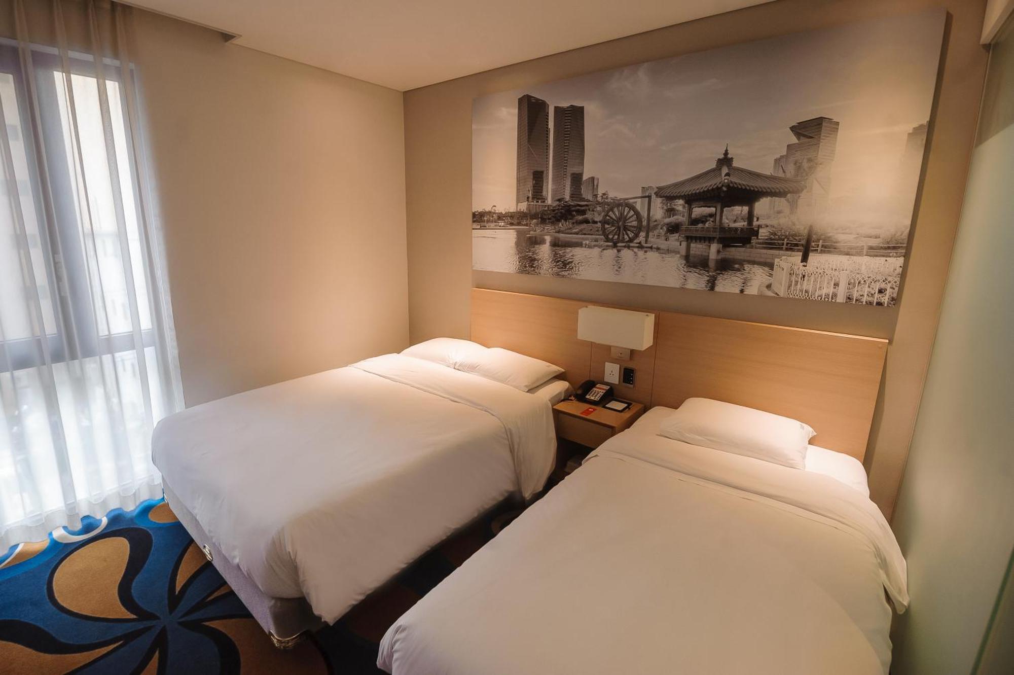 Travelodge Myeongdong Euljiro Сеул Номер фото